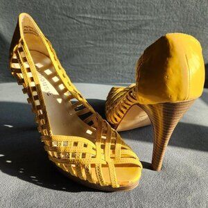 Vintage y2k DOLLHOUSE Yellow Basket Weave Cage Pumps with Wooden Heel. Size 7.